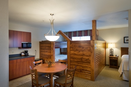 https://www.memorialcoliseum.com/images/Images/Where_to_Stay_Images/HolidayInn/Kids-Suites1.jpg